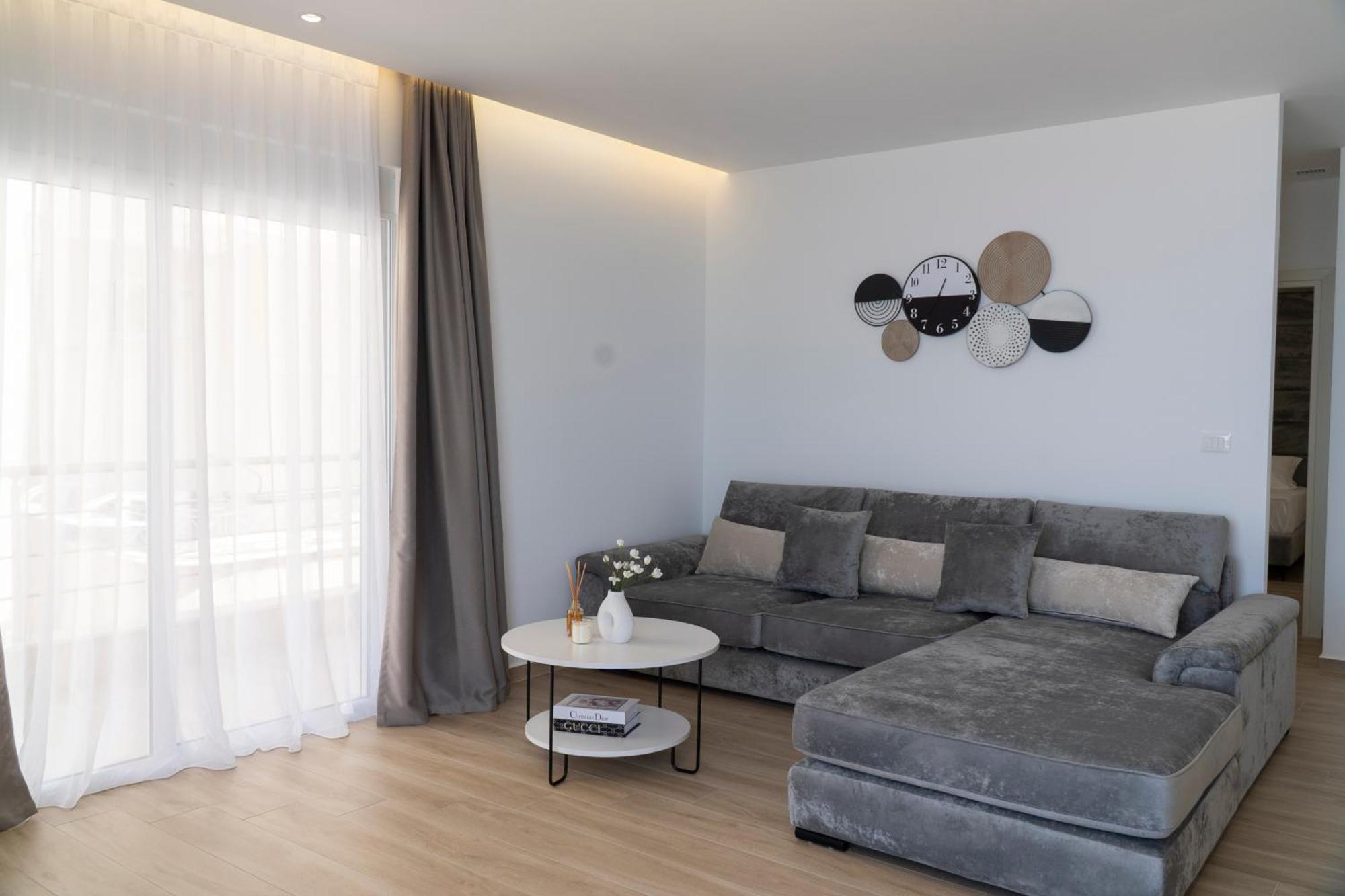 Mateo Apartments ساراندا المظهر الخارجي الصورة