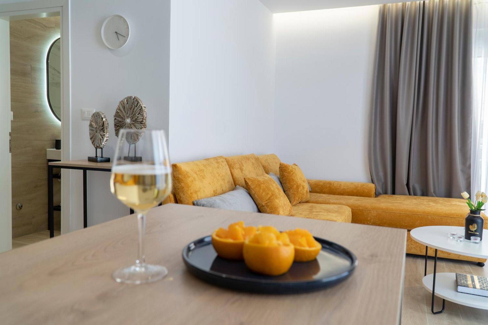 Mateo Apartments ساراندا المظهر الخارجي الصورة