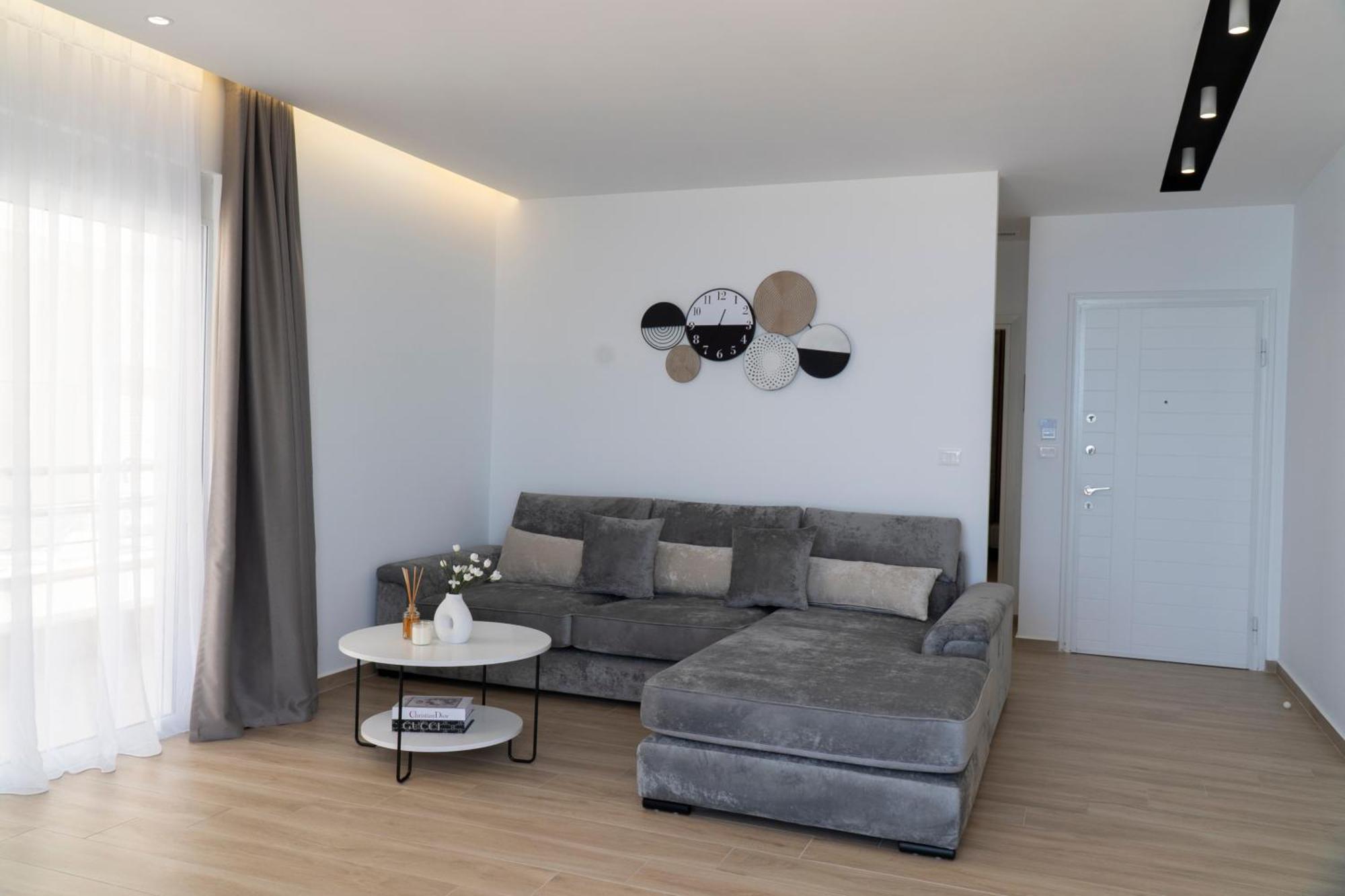 Mateo Apartments ساراندا المظهر الخارجي الصورة